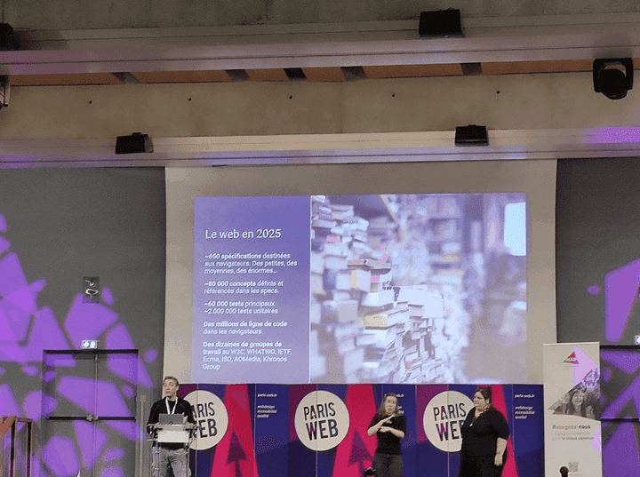 François Daoust évoque la complexité du web en 2025 pendant sa conférence "Maintenance du web : des données de référence, des boucles et du lien humain"